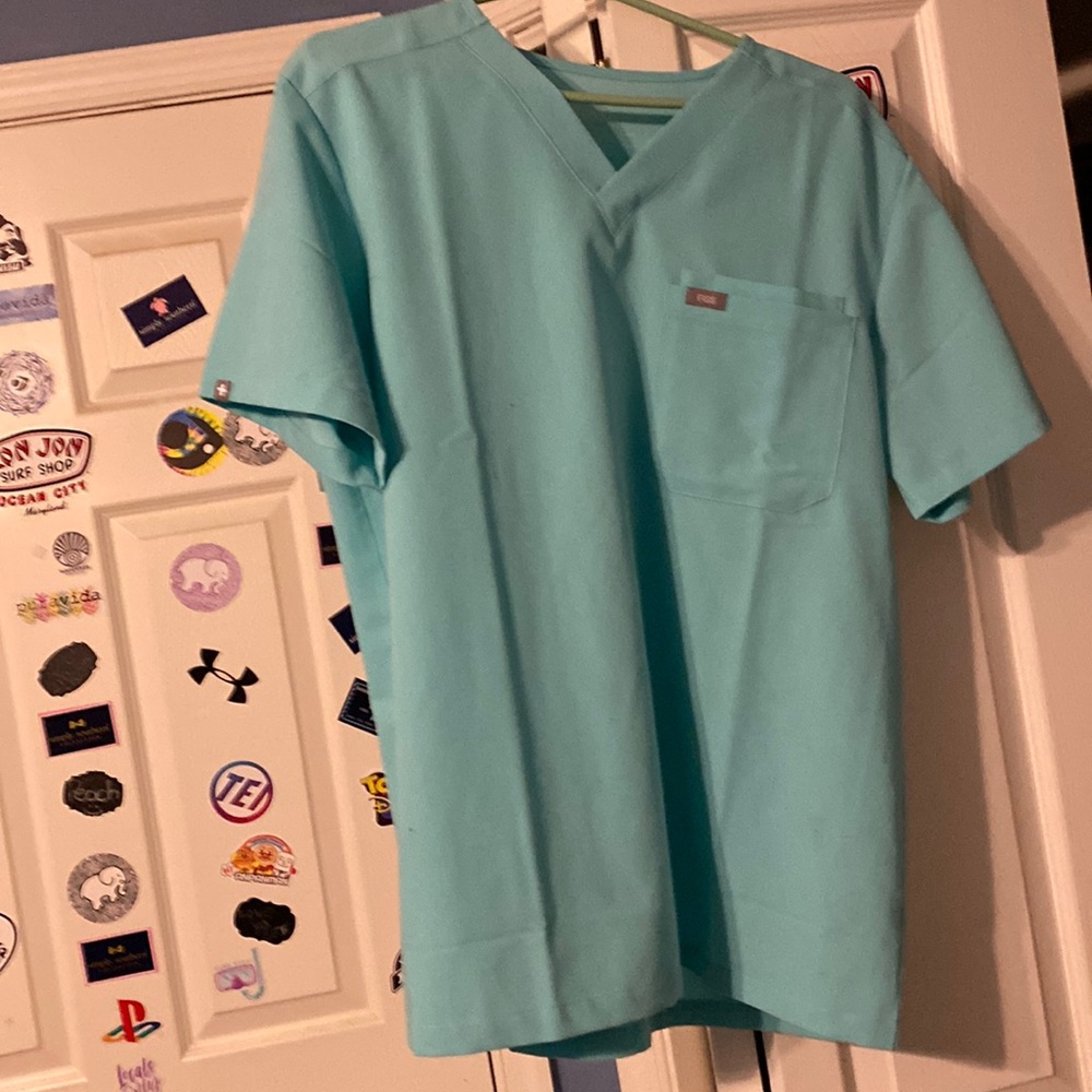 Figs scrub top worn once excellent condition